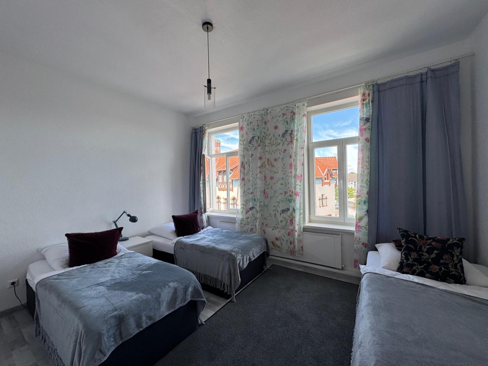 Moderne 4 Zimmer Apartment Mit Bergblick Stadtzentrum Contactless Check-In Gehrden  Exterior photo