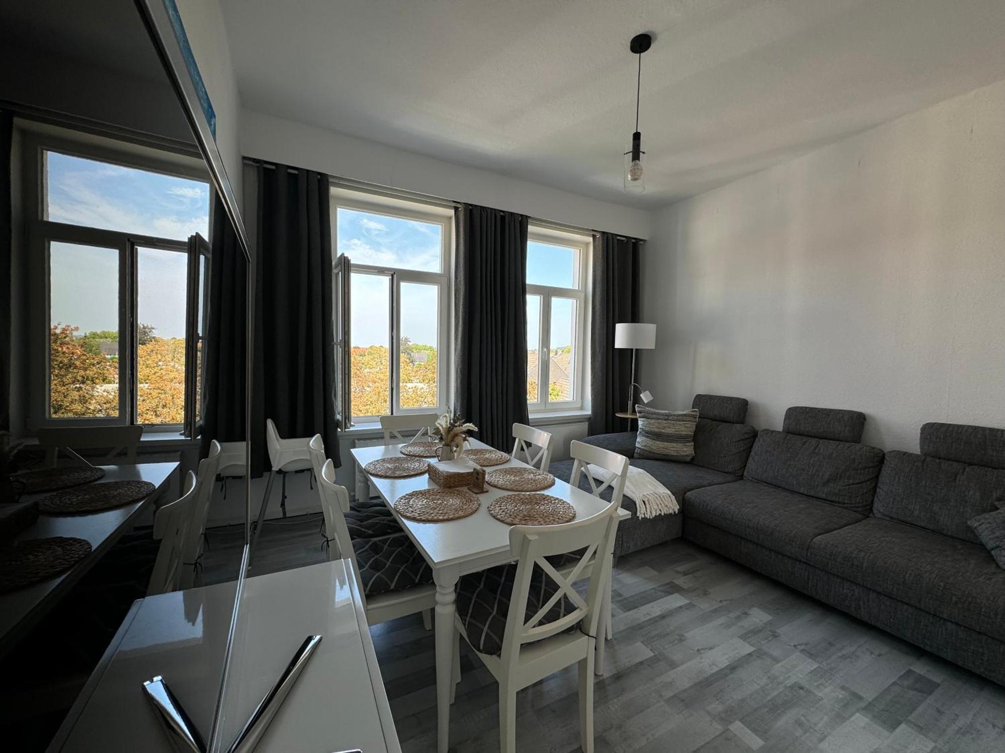 Moderne 4 Zimmer Apartment Mit Bergblick Stadtzentrum Contactless Check-In Gehrden  Exterior photo